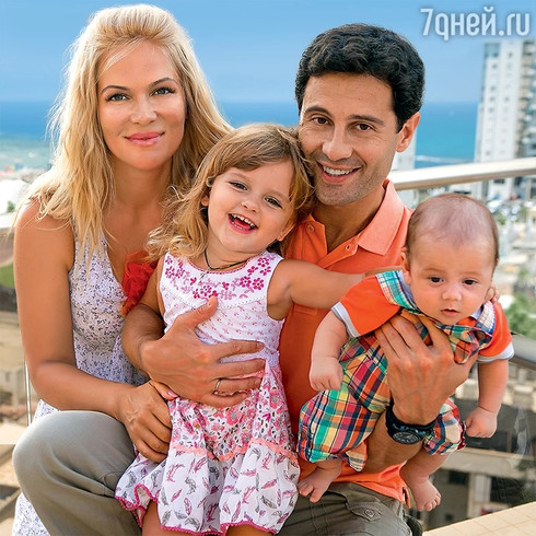 Антон и Виктория Макарские с детьми Ваней и Машей. 2015 г.